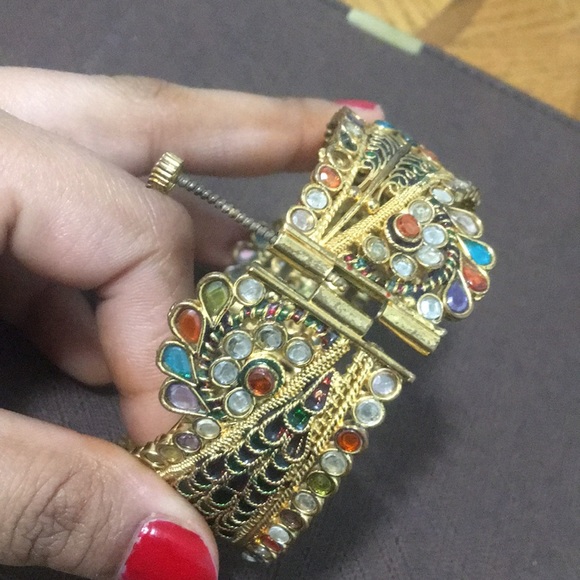 Twist Screw Heavy Bangle - Picture 4 of 5